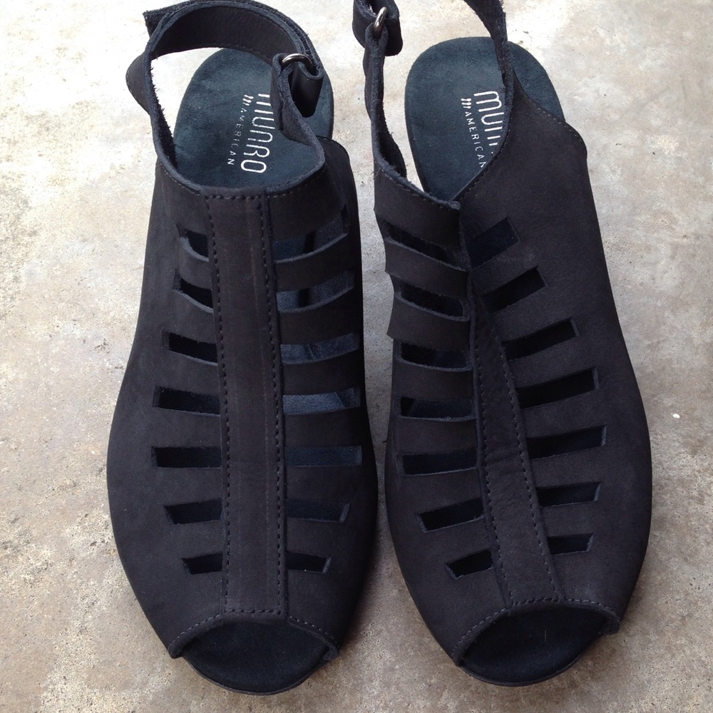đź’¸SOLDđź’¸Munro American black nubuck sandals wide - Picture 3 of 6